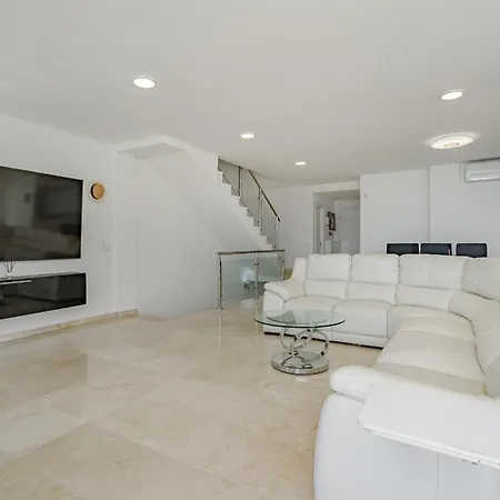 Townhouse Three Bedrooms Paraiso アパート *