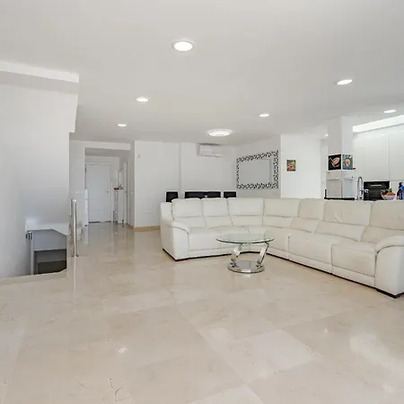 Townhouse Three Bedrooms Paraiso * アデヘ