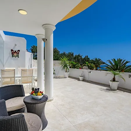 Townhouse Three Bedrooms Paraiso アパート *