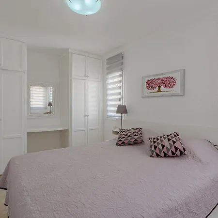 アパート Townhouse Three Bedrooms Paraiso アデヘ